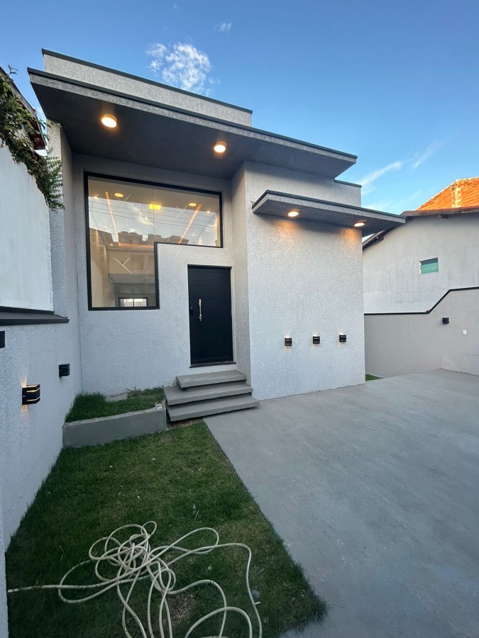 Casa, 3 quartos, 194 m² - Foto 1