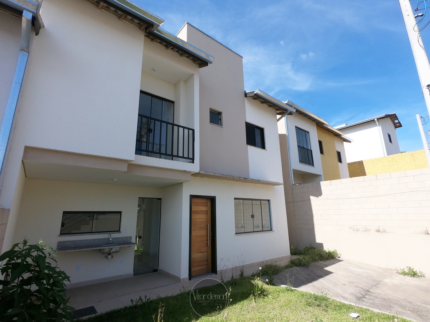 Casa à venda com 3 quartos, 125m² - Foto 1