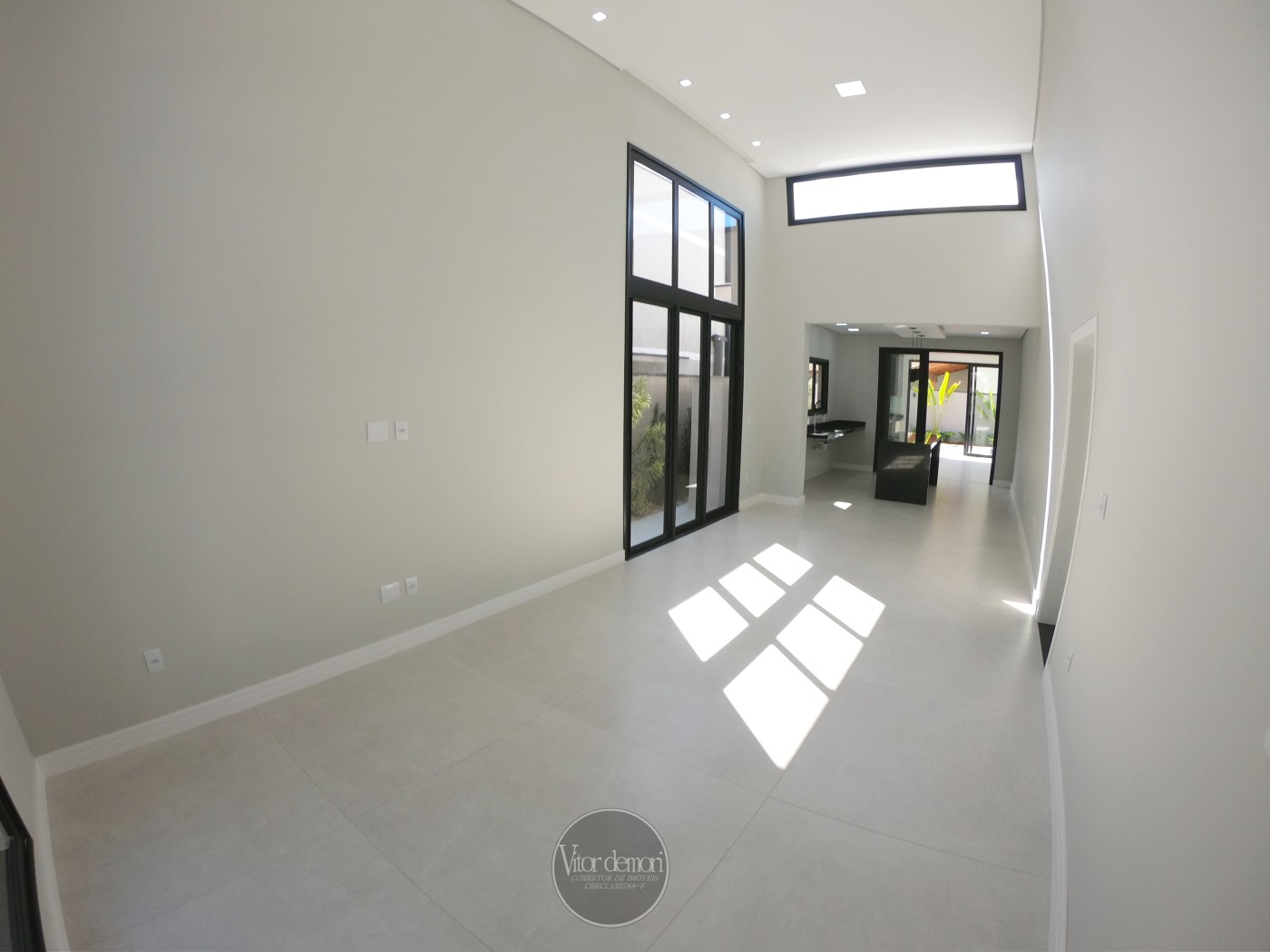 Casa de Condomínio à venda com 3 quartos, 342m² - Foto 2